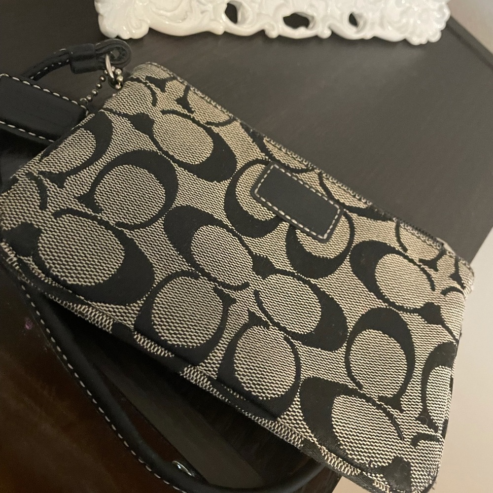 COACH Wristlet - Black and white